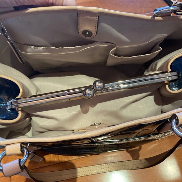 Navy blue coach purse. Pristine inside and out. - Picture 4 of 8